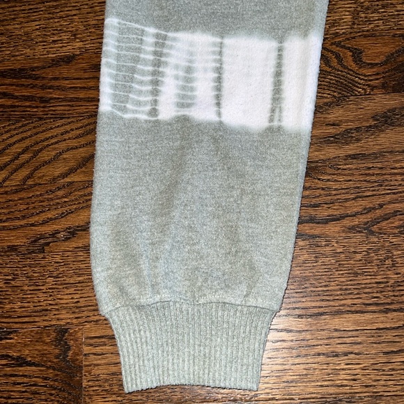 Theo & Spence Two Piece Tie Dye Jogger Set - Picture 10 of 11